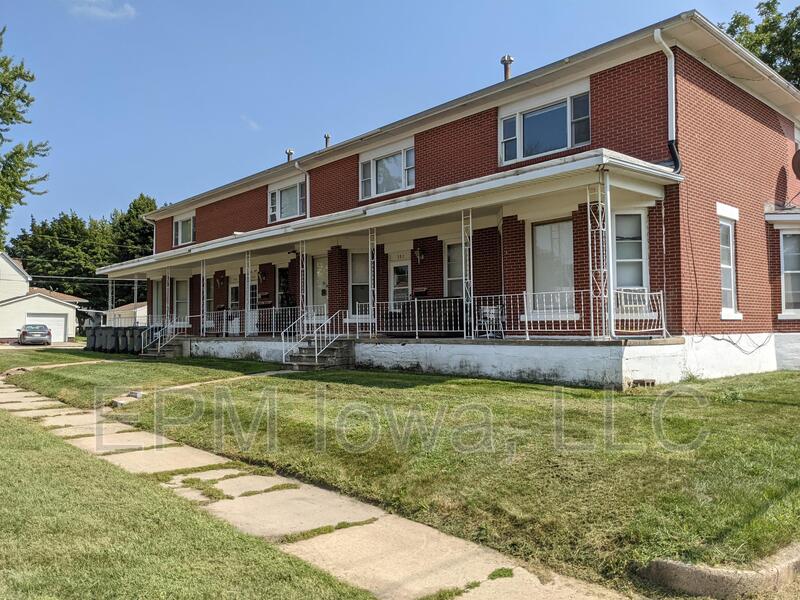 Oelwein House: 302 1/2 1st Street Southeast