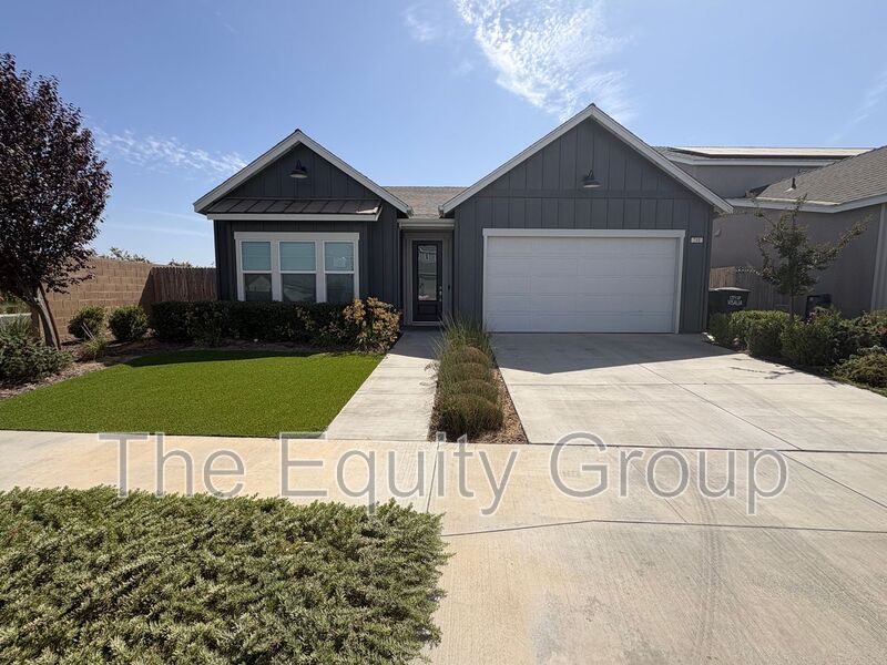 Visalia House: 241 East Tyler Ave