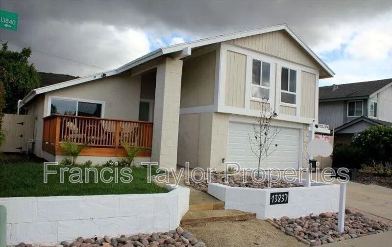 San Diego House: 13837 Paseo Cardiel