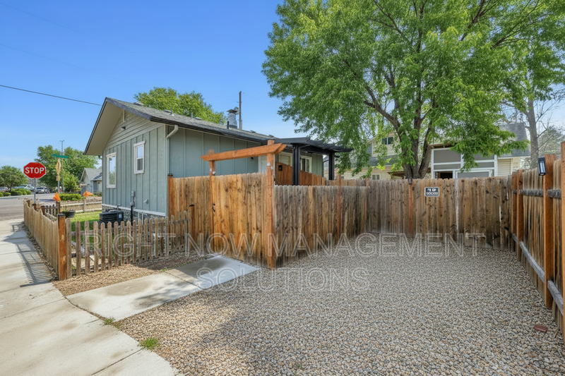 Middleton House: 202 South Middleton Road