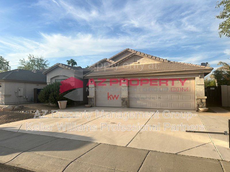 Surprise House: 16802 W Tonbridge St