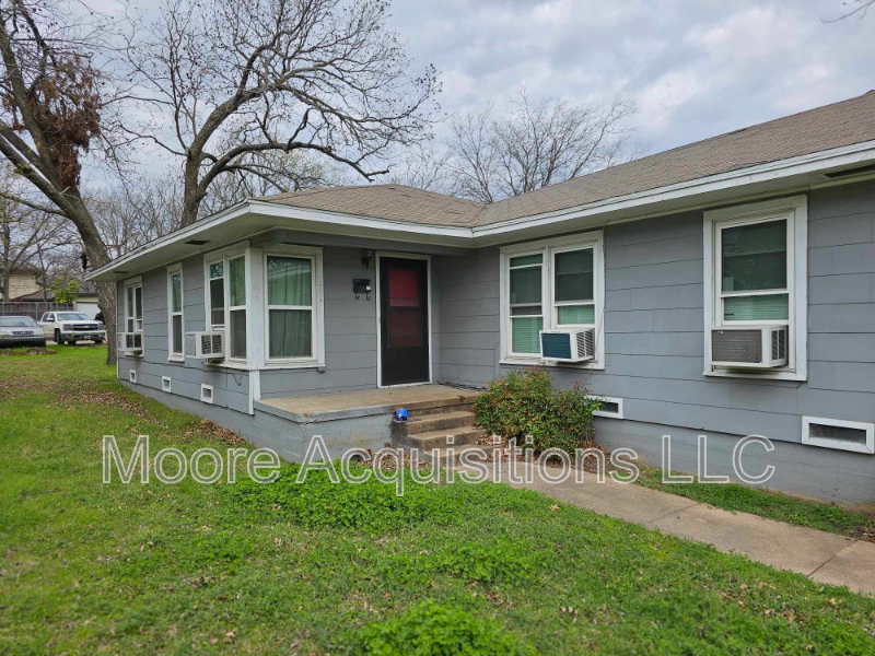 Sherman House: 1306 N Travis St
