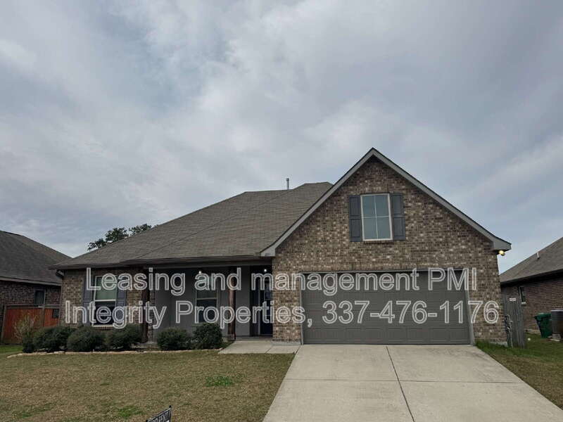 Youngsville House: 201 Saint Caillin St