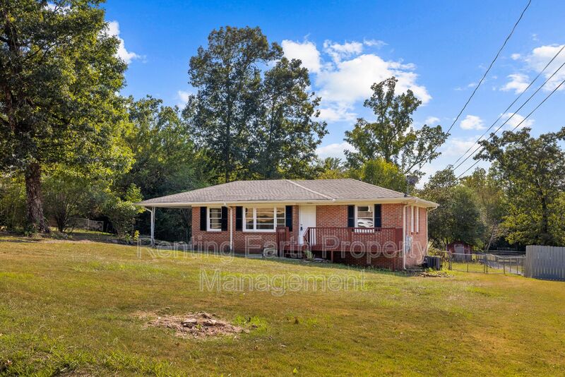 Birmingham House: 2224 3rd St NW