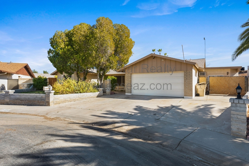 Glendale House: 5513 W Waltann Ln