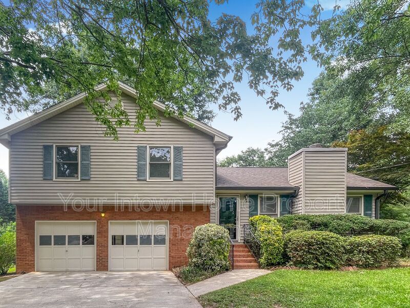Decatur House: 3116 Medley Ridge