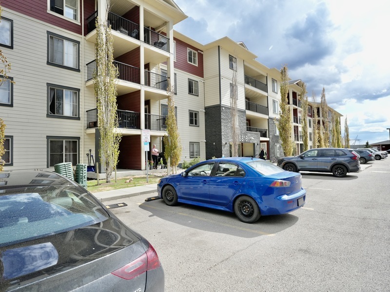 Edmonton Condo: 5816 MULLEN PLACE  NW