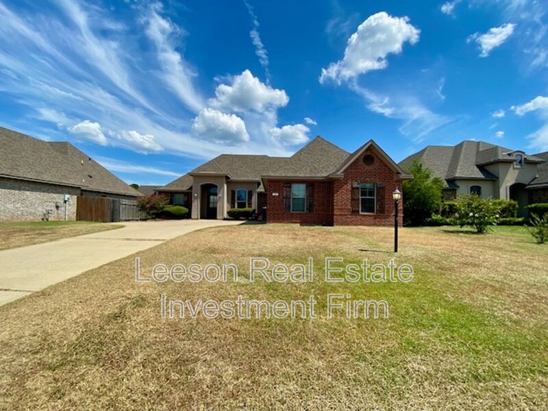 Haughton House: 703 Fox Den