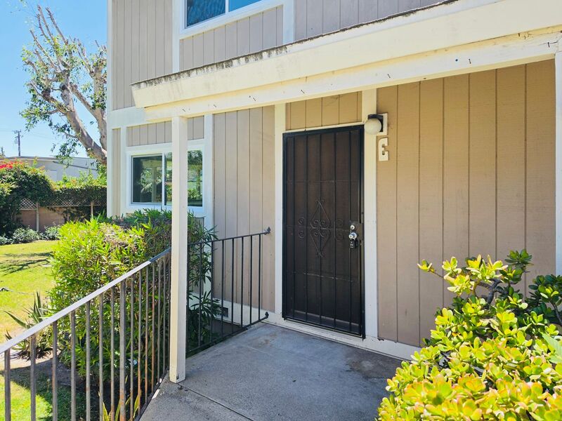 Costa Mesa House: 1980 Anaheim Avenue