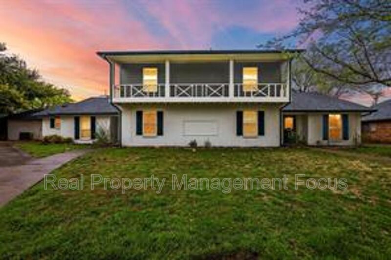 Dallas House: 14722 Overview Dr