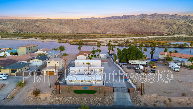 Bullhead City House: 437 Riverfront Drive
