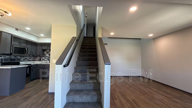 Lincoln House: 1741 Ridgehaven Ct-1