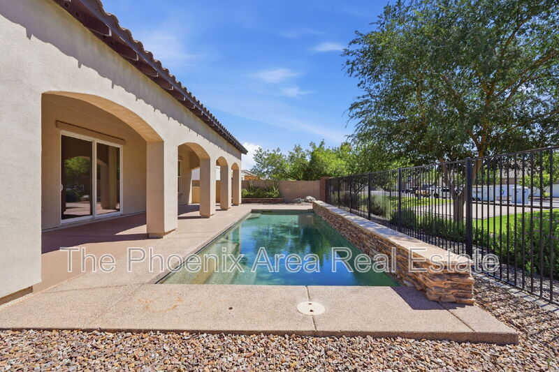 Chandler House: 3417 S Valerie Dr