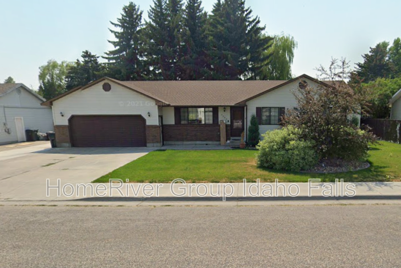 Idaho Falls House: 3382 Grove Ln