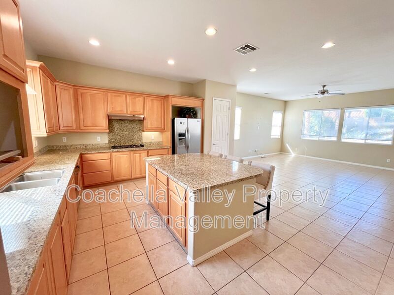 La Quinta House: 43341 Parkway Esplanade W