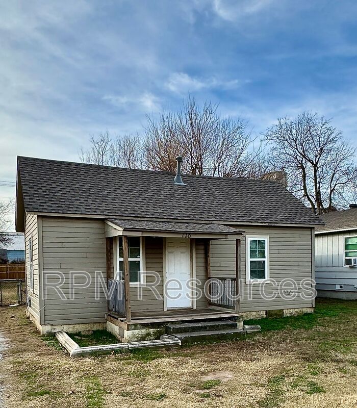 Yukon House: 118 Birch Avenue