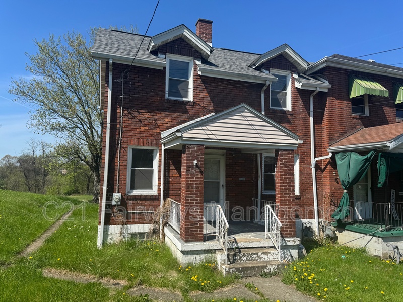 Clairton House: 877 Vankirk - 1