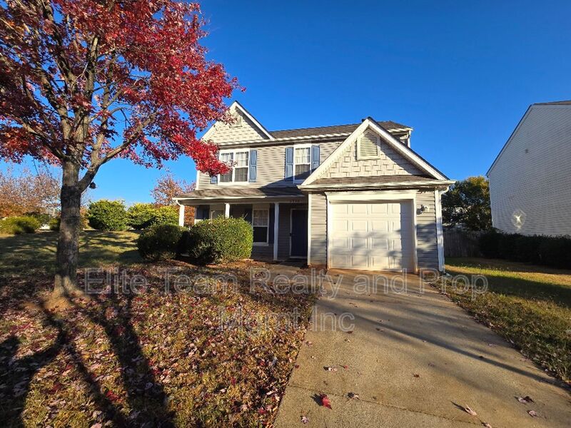 Charlotte House: 5320 Peach Place Ln