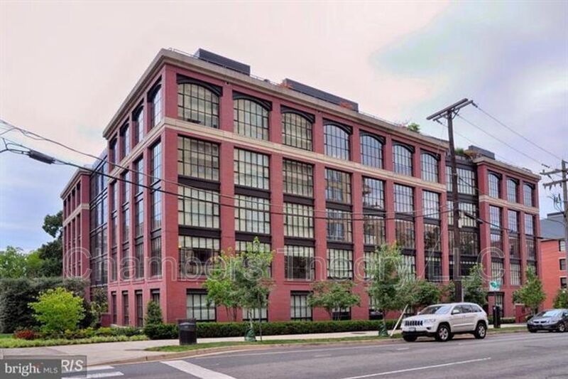 Arlington Condo: 1615 North Queen St