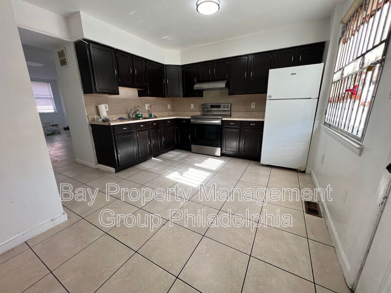 Philadelphia House: 1610 W Diamond St