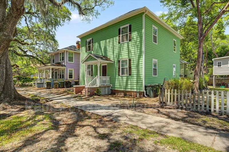 Savannah Condo: 638 E 37th St