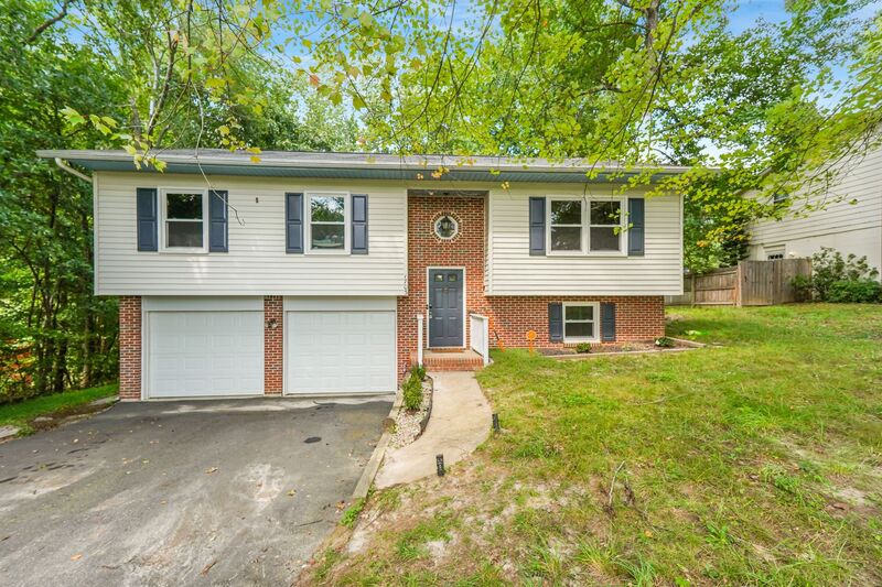 Fredericksburg House: 1703 Sherwood Drive