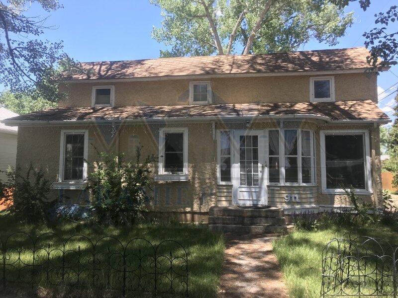 Laramie House: 911 Steele St