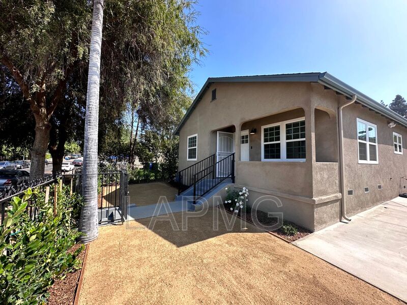 Los Angeles House: 1460 Ricardo St.