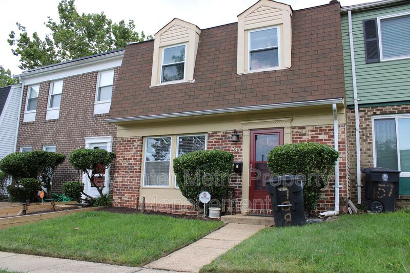 Hyattsville Townhome: 708 Kaplan Court
