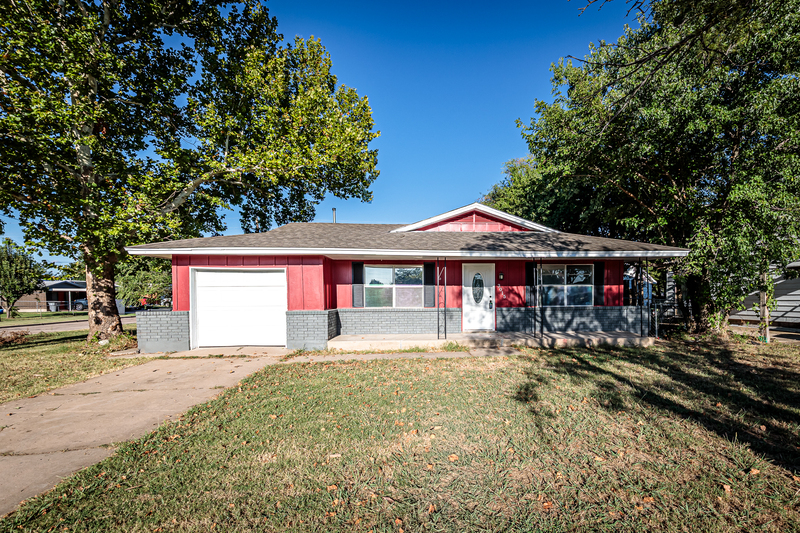 Lawton House: 3015 Northeast Pioneer Boulevard