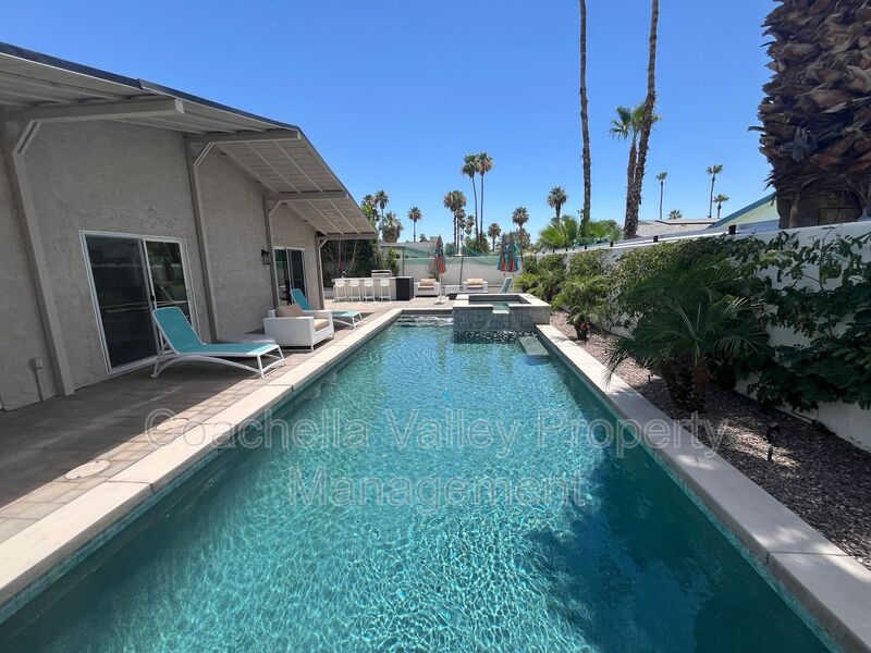 Palm Springs House: 835 Nueva Vista Drive S