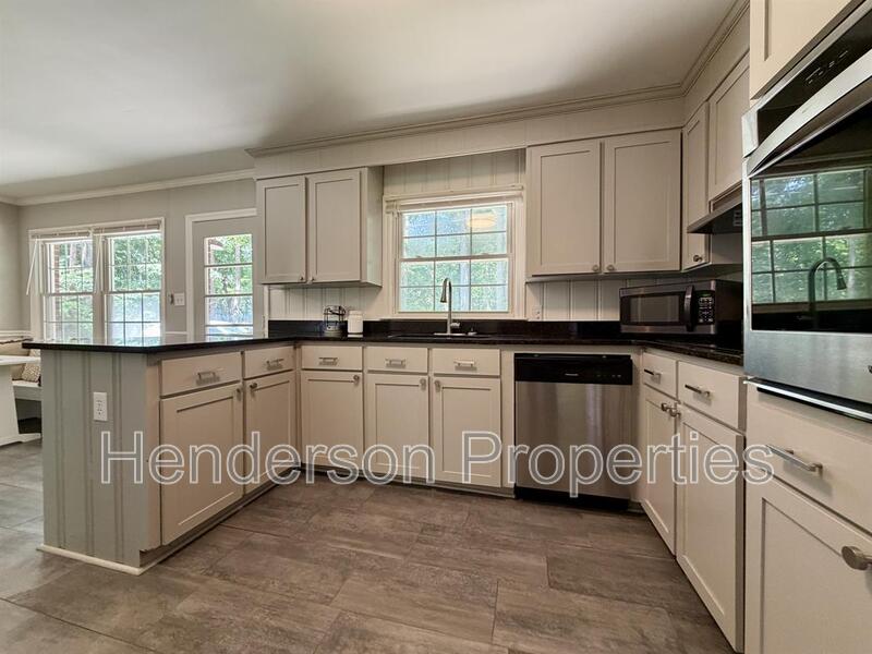 Charlotte House: 6801 Woodland Cr