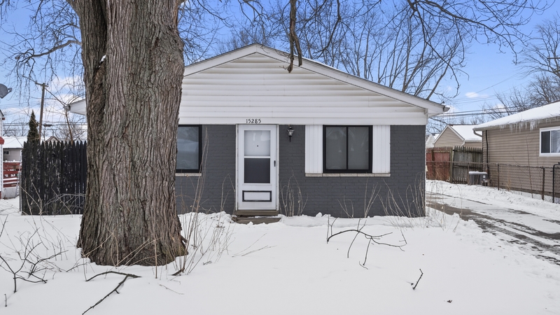 Taylor House: 15285 Buck St.