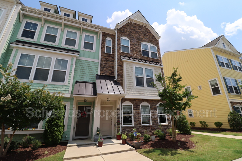 Apex House: 584 Grand Central Sta