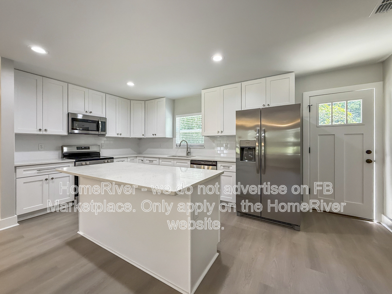 Jacksonville House: 356 Duray Ct