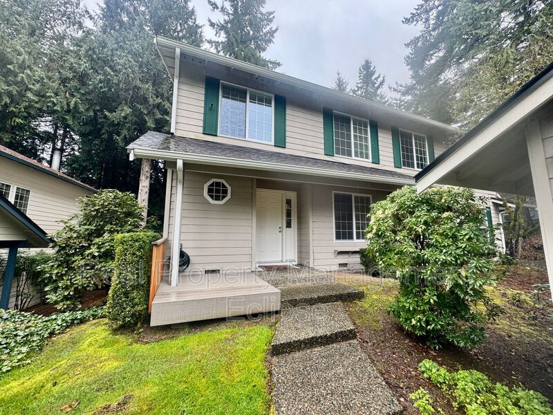 Redmond House: 13717 NE 87th St