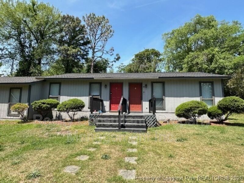 Fayetteville House: 204 Bull Run St.