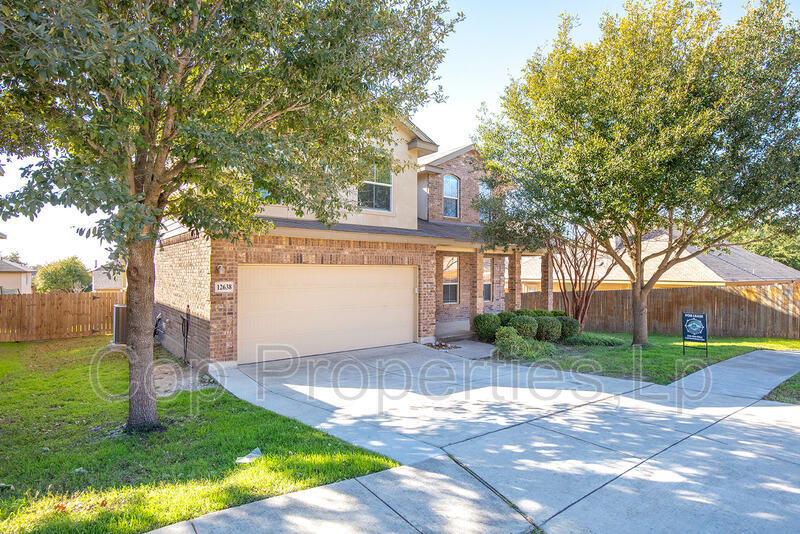 San Antonio House: 12638 Red Maple Way