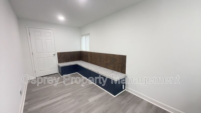 Spacious 5-Bedroom Virginia Beach Home with Workshop & Ample Storage - Photo 6