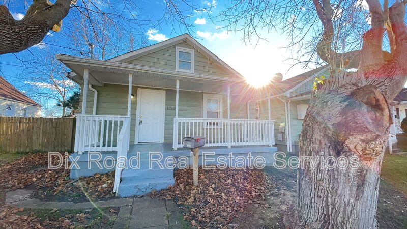 Hamilton House: 1219 Azel Avenue