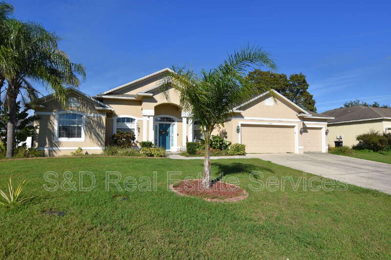 Lakeland House: 7061 Heatherbrook Dr