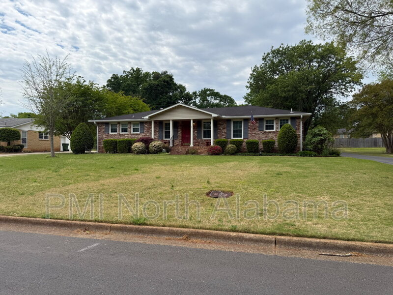 Huntsville House: 413 Harolds Dr NW