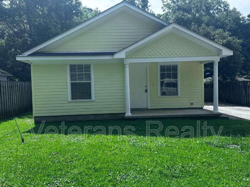 D'Iberville House: 11122 Gorenflo Road