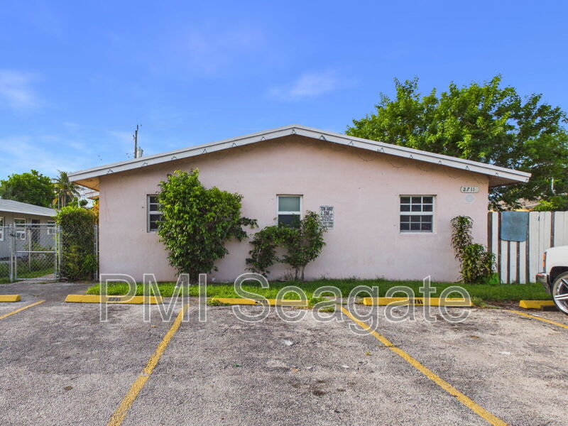 Pompano Beach Condo: 2711 Northwest 1st Street