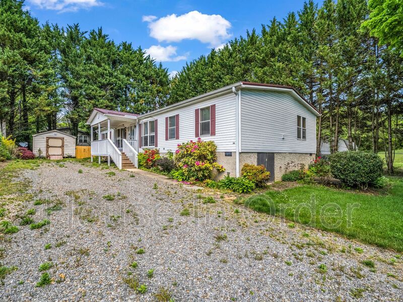 Black Mountain House: 213 Old State Ten Rd