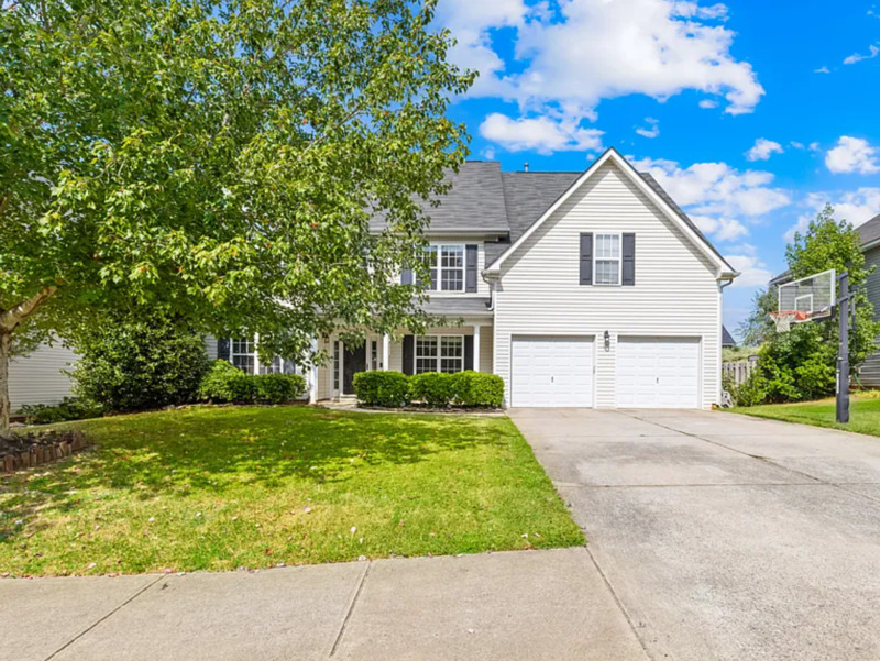 Moorsville House: 135 Elba Drive