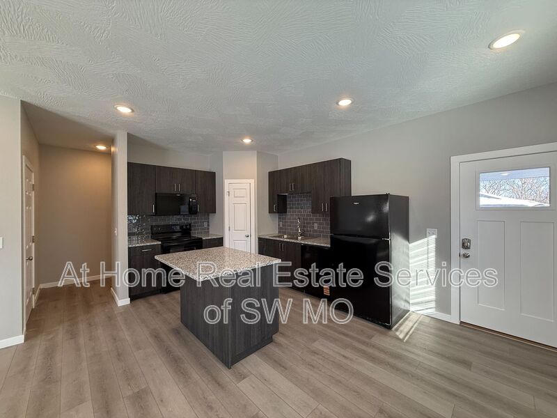 Springfield House: 4930-6 W. Minota St.