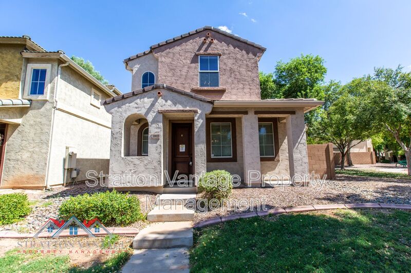 Mesa House: 10013 E Impala Ave