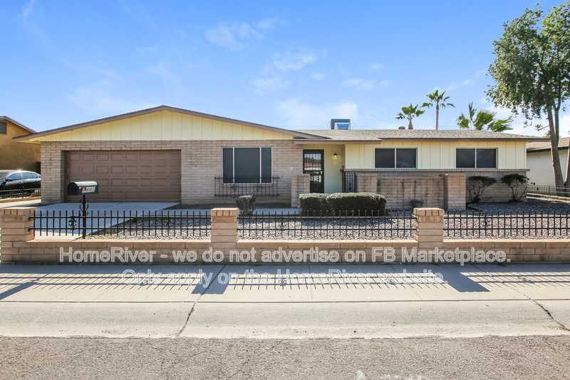 Glendale House: 4441 W Carol Ave