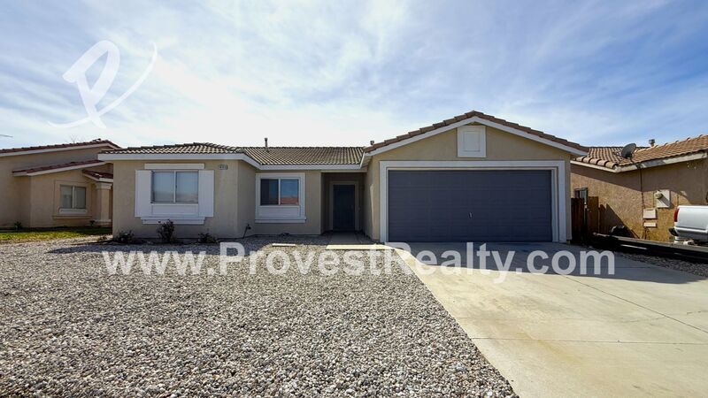 Victorville House: 14199 Estate Way